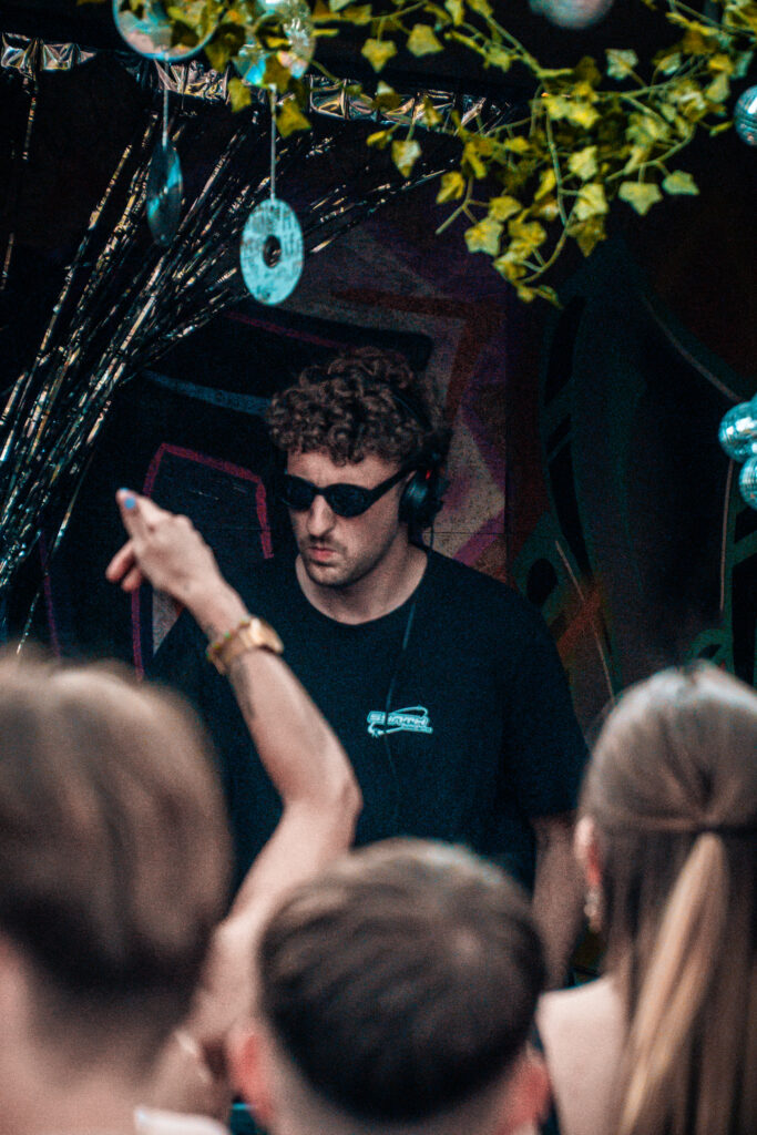 Synth.Society feat. Scheppat